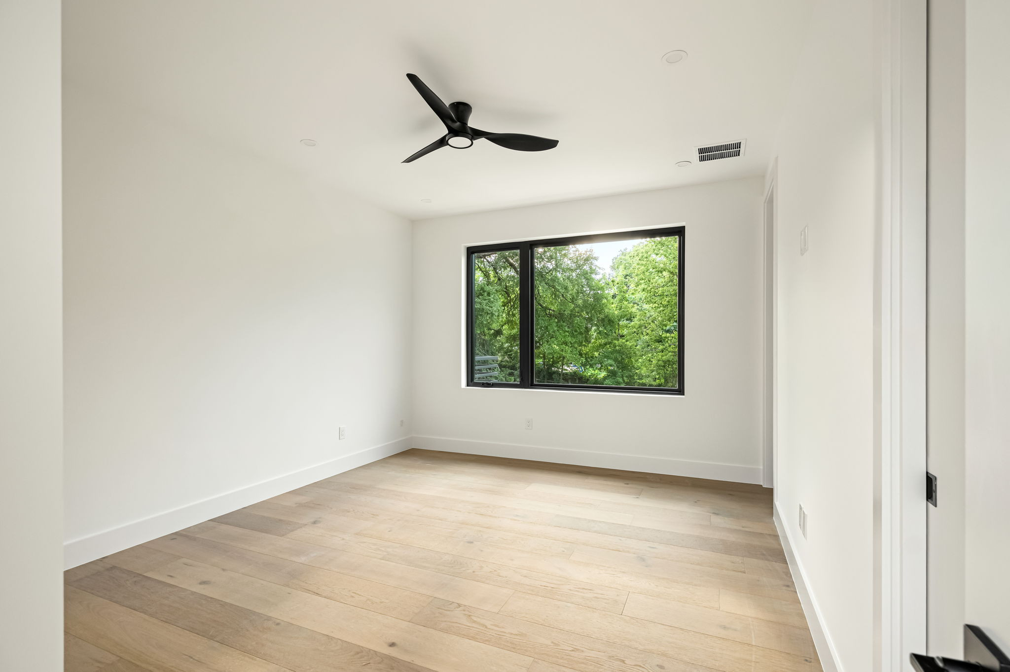 1102 Summit Street Austin, TX 78741 - Photo 26 of 32