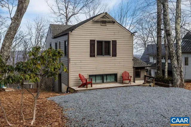 a view of a house with a yard and garage