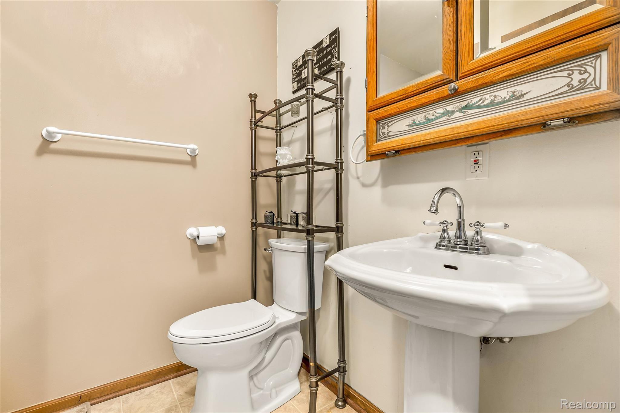 28970 Grix Road New Boston, MI 48164 - Photo 17 of 47 25.HalfBathroom
