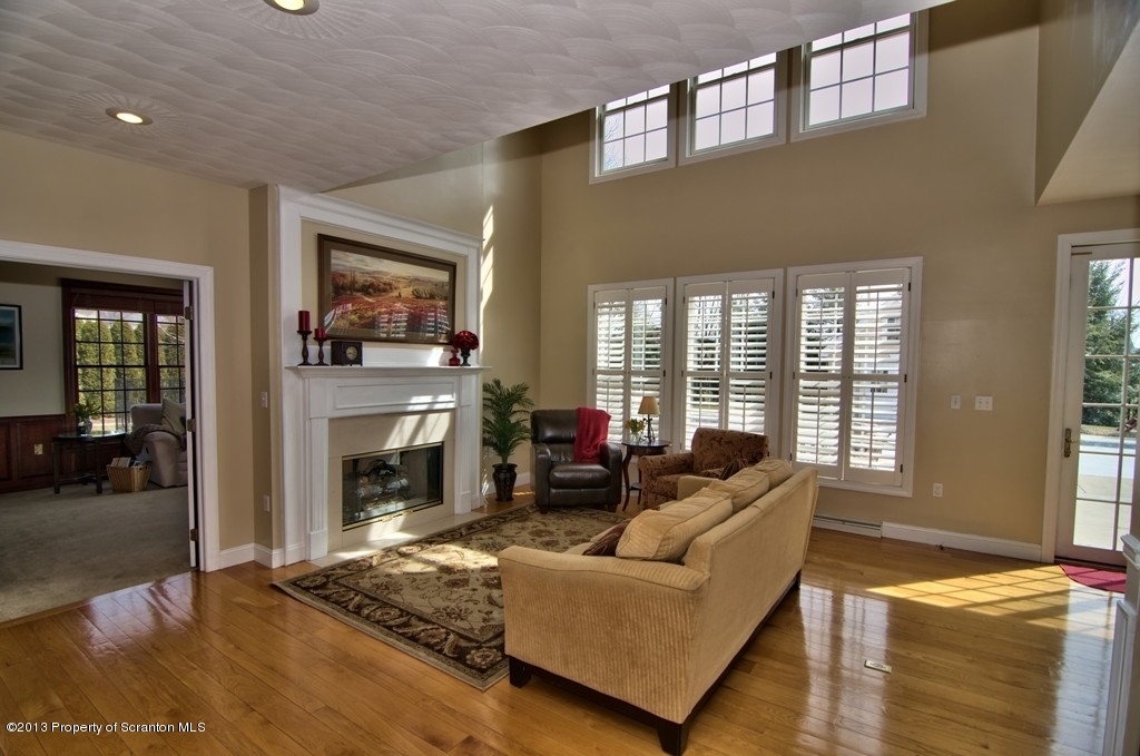 913 Parkview Road Moscow, PA 18444 - Photo 4 of 65 Gallery Image 4
