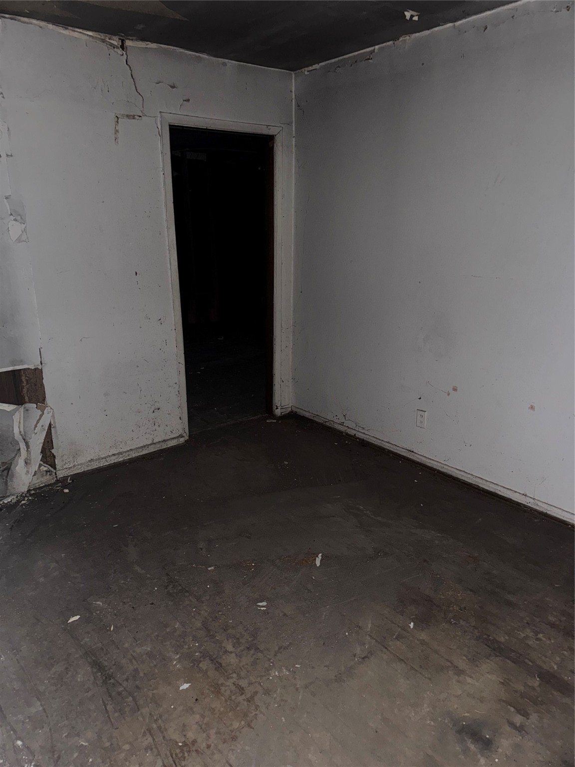 3334 Dulcrest Street Houston, TX 77051 - Photo 7 of 14 a view of room