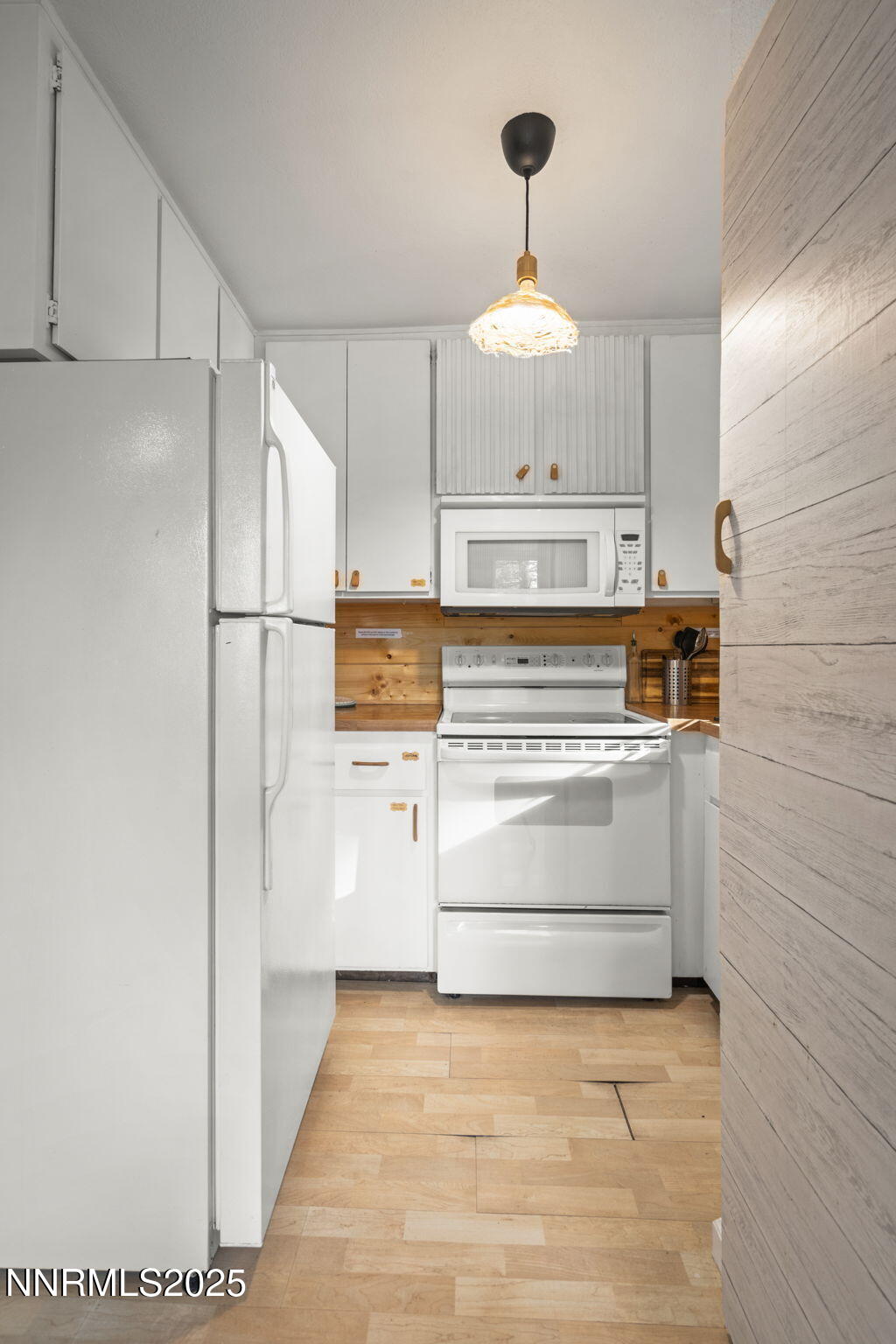 255 Tramway Drive, Unit 1B Stateline, NV 89449 - Photo 7 of 22 a view of kitchen with wooden floor and electronic appliances