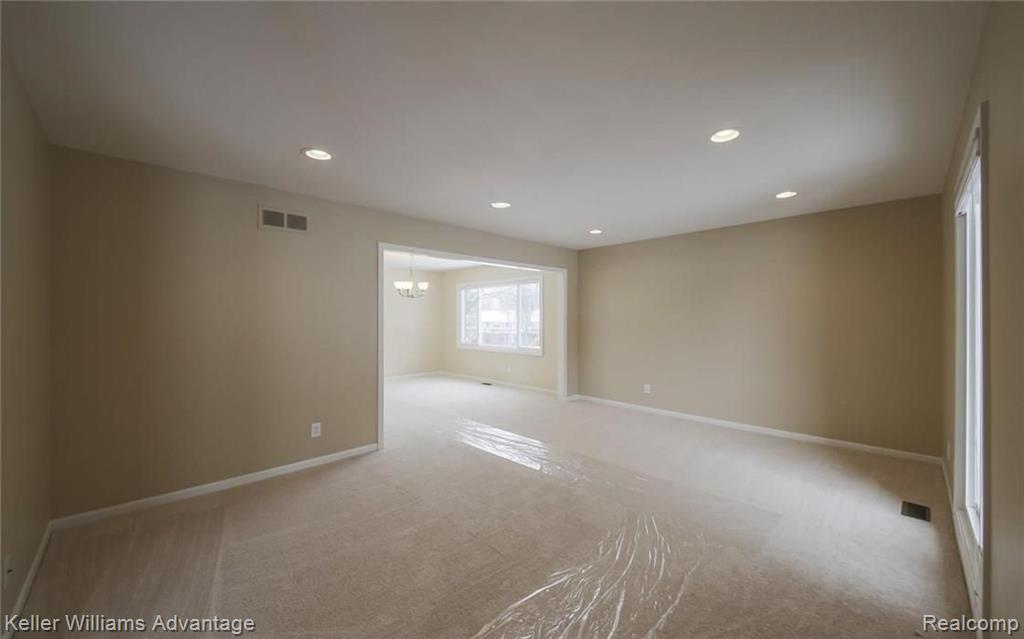 36932 Fox Run Farmington Hills, MI 48331 - Photo 8 of 37
