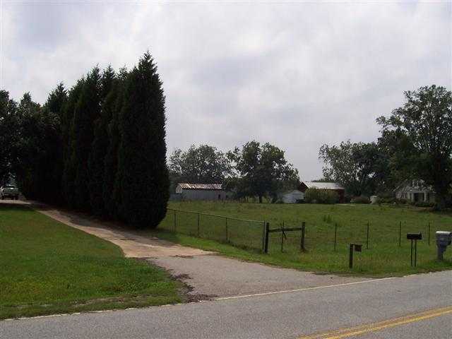 900 Broadway School Road Belton, SC 29627 - Photo 3 of 24 Gallery Image 3