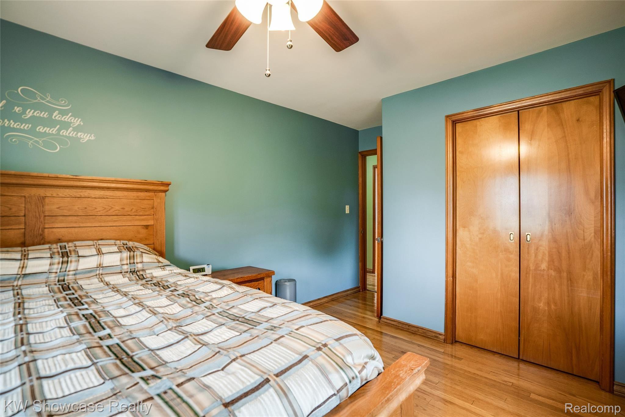 12839 Rosedale Street Southgate, MI 48195 - Photo 26 of 34 There are several ceiling fans, central AC and an attic fan to help keep you cool.