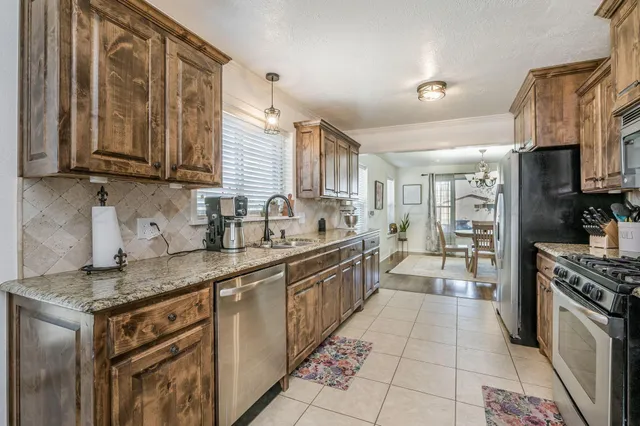 $575,000 | 2000 3rd Avenue, Canyon, TX 79015