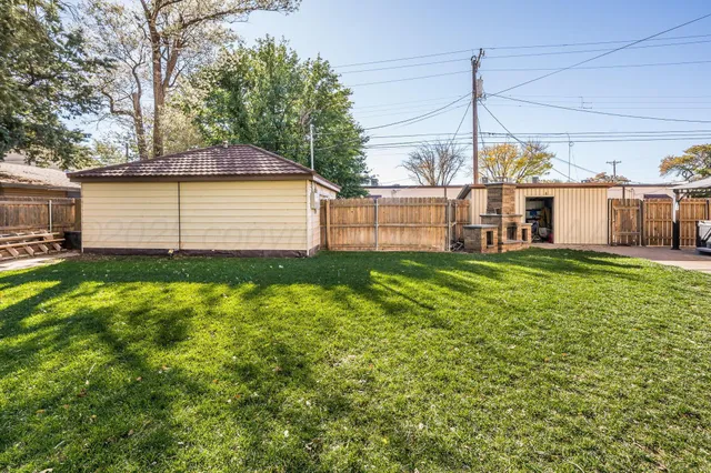 $575,000 | 2000 3rd Avenue, Canyon, TX 79015