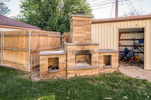 $575,000 | 2000 3rd Avenue, Canyon, TX 79015