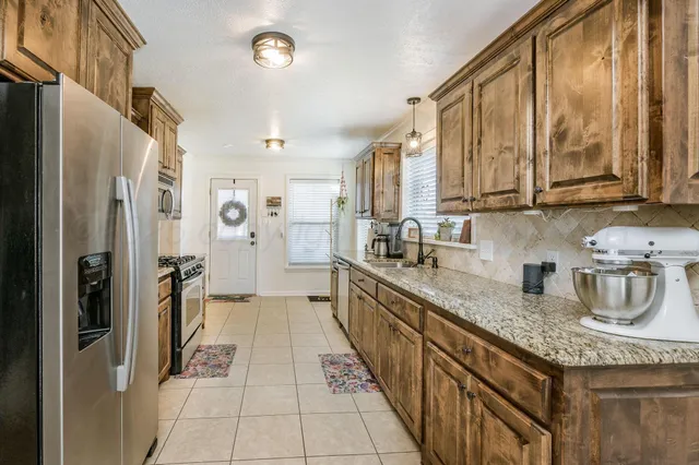 $575,000 | 2000 3rd Avenue, Canyon, TX 79015