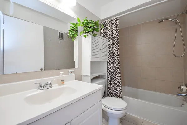 $195,000 | 7347 West Diversey Avenue, Unit 3, Elmwood Park, IL 60707