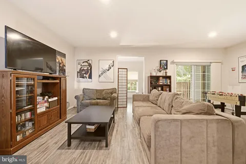 $825,000 | 4093 Oak Village Landing, Fairfax, VA 22033