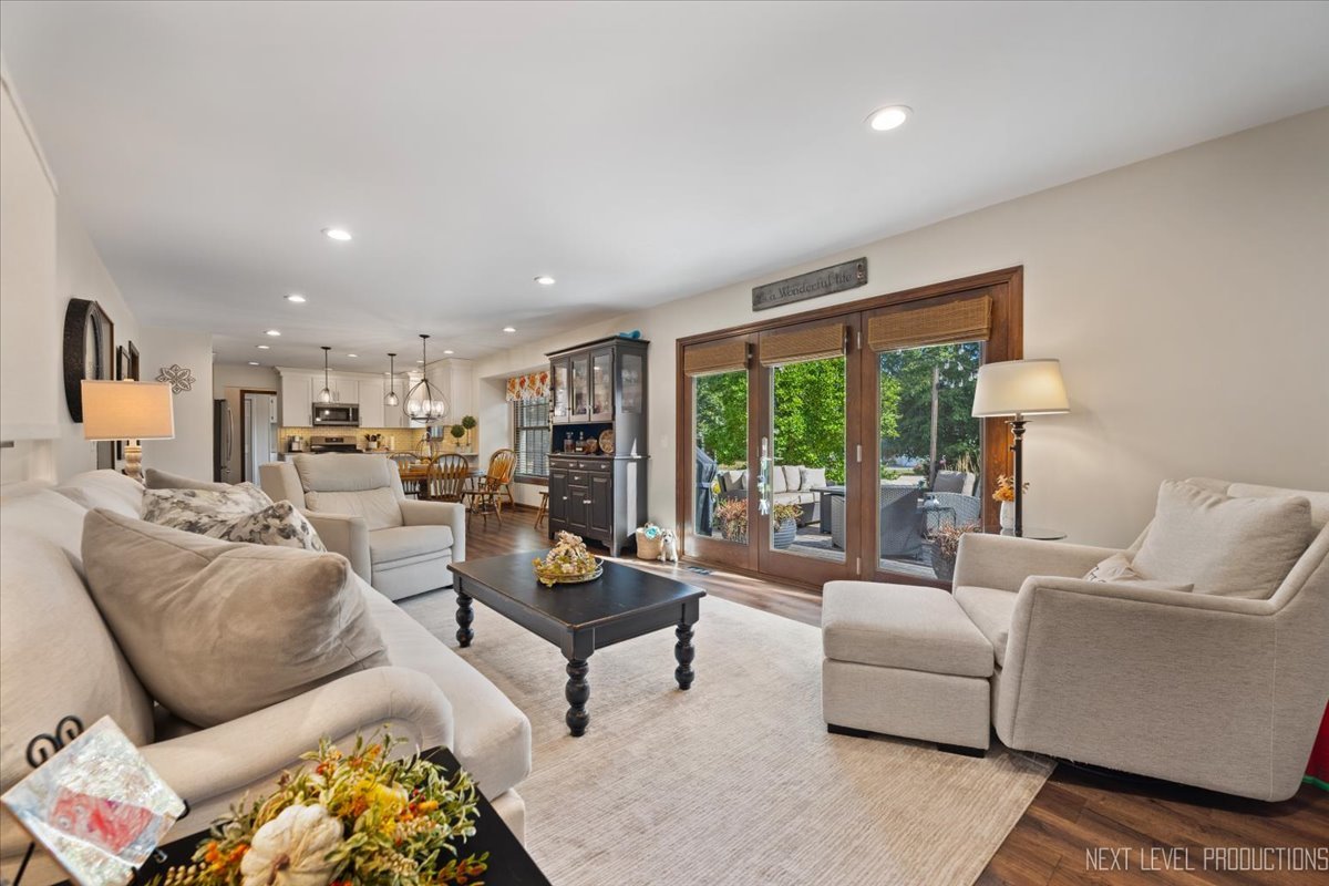78 South Stauffer Drive Naperville, IL 60540 - Photo 14 of 31 a living room with furniture and a large window