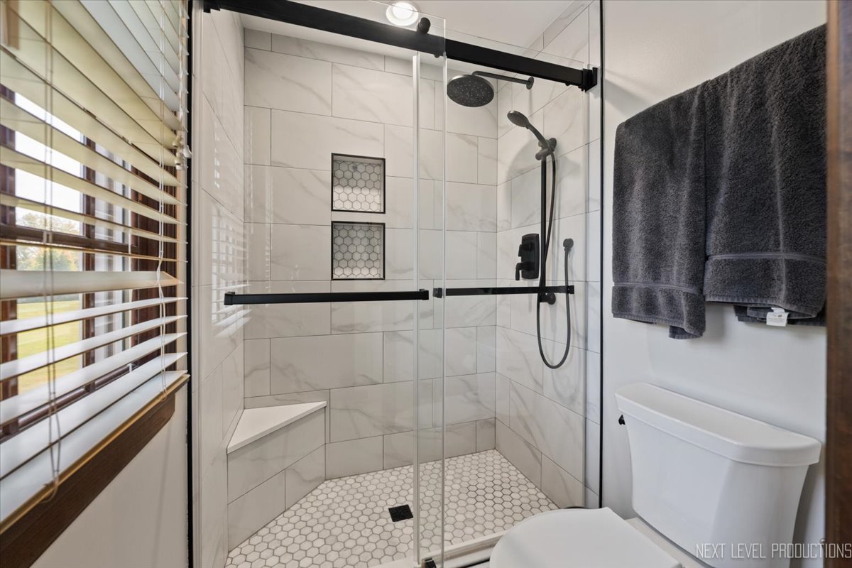 78 South Stauffer Drive Naperville, IL 60540 - Photo 21 of 31 a bathroom with a shower