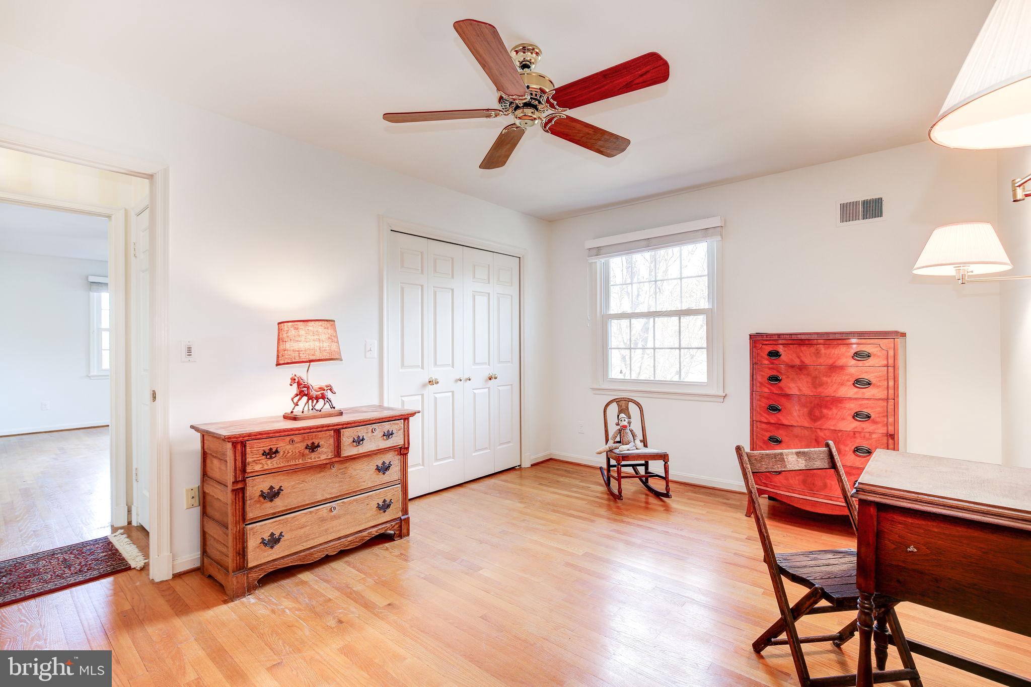 14709 Spring Meadows Drive Darnestown, MD 20874 - Photo 21 of 40 a living room with furniture and a wooden floor