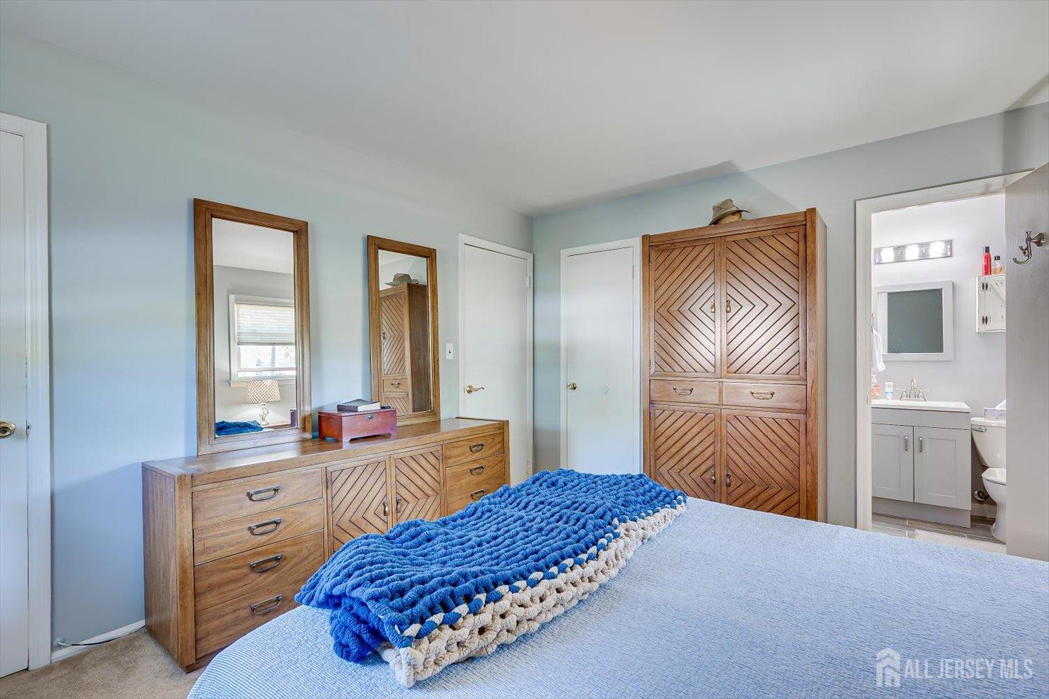 27 Eileen Way Edison, NJ 08837 - Photo 26 of 42