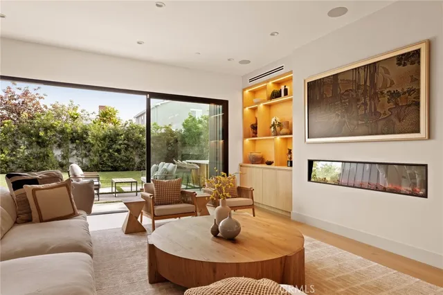 $19,975 | 3962 Alla Road, Los Angeles, CA 90066