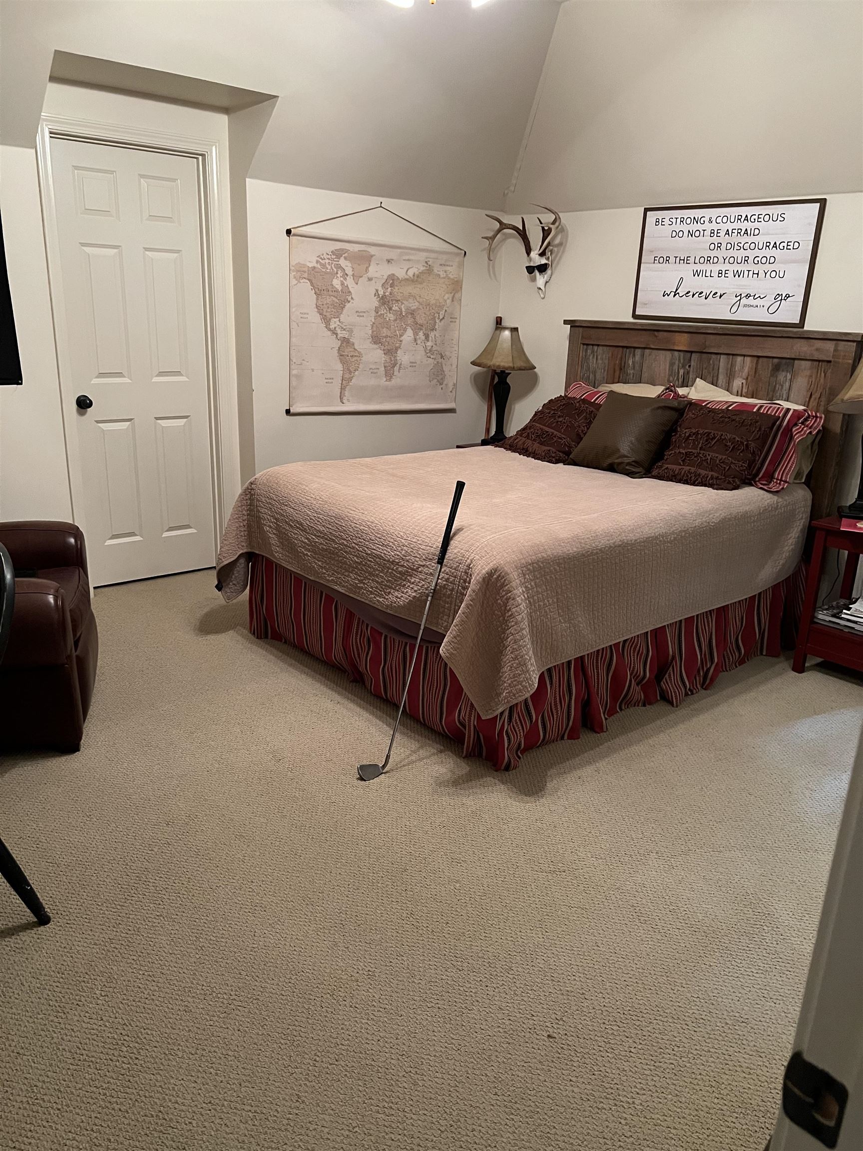 5110 Barry Road Memphis, TN 38117 - Photo 17 of 25 a spacious bedroom with two beds and painting on the wall
