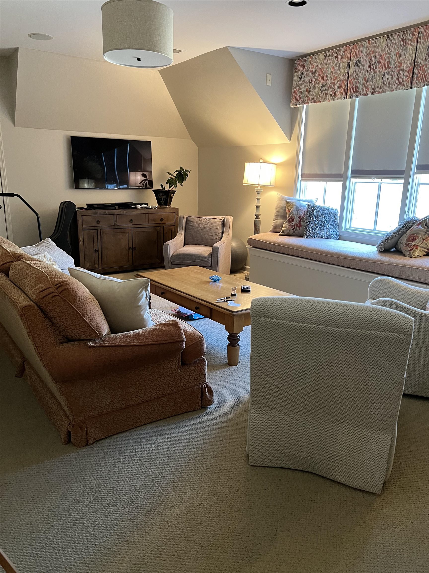 5110 Barry Road Memphis, TN 38117 - Photo 10 of 25 a living room with furniture and a flat screen tv