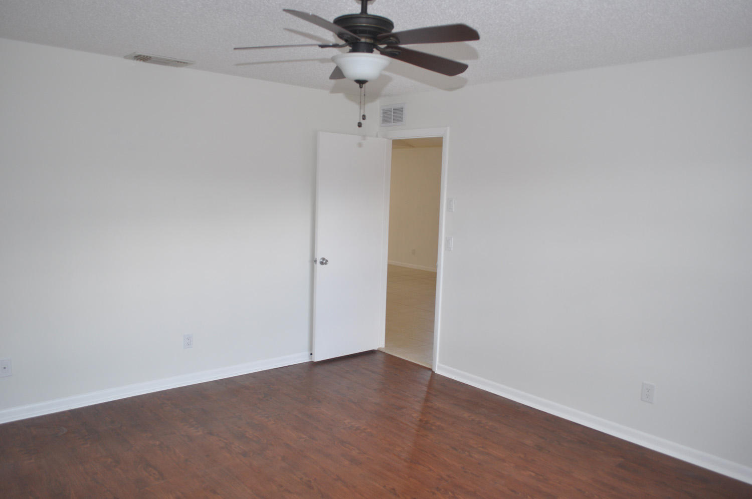 101 Raintree Trail Jupiter, FL 33458 - Photo 12 of 28 MASTER BEDROOM ENTRY