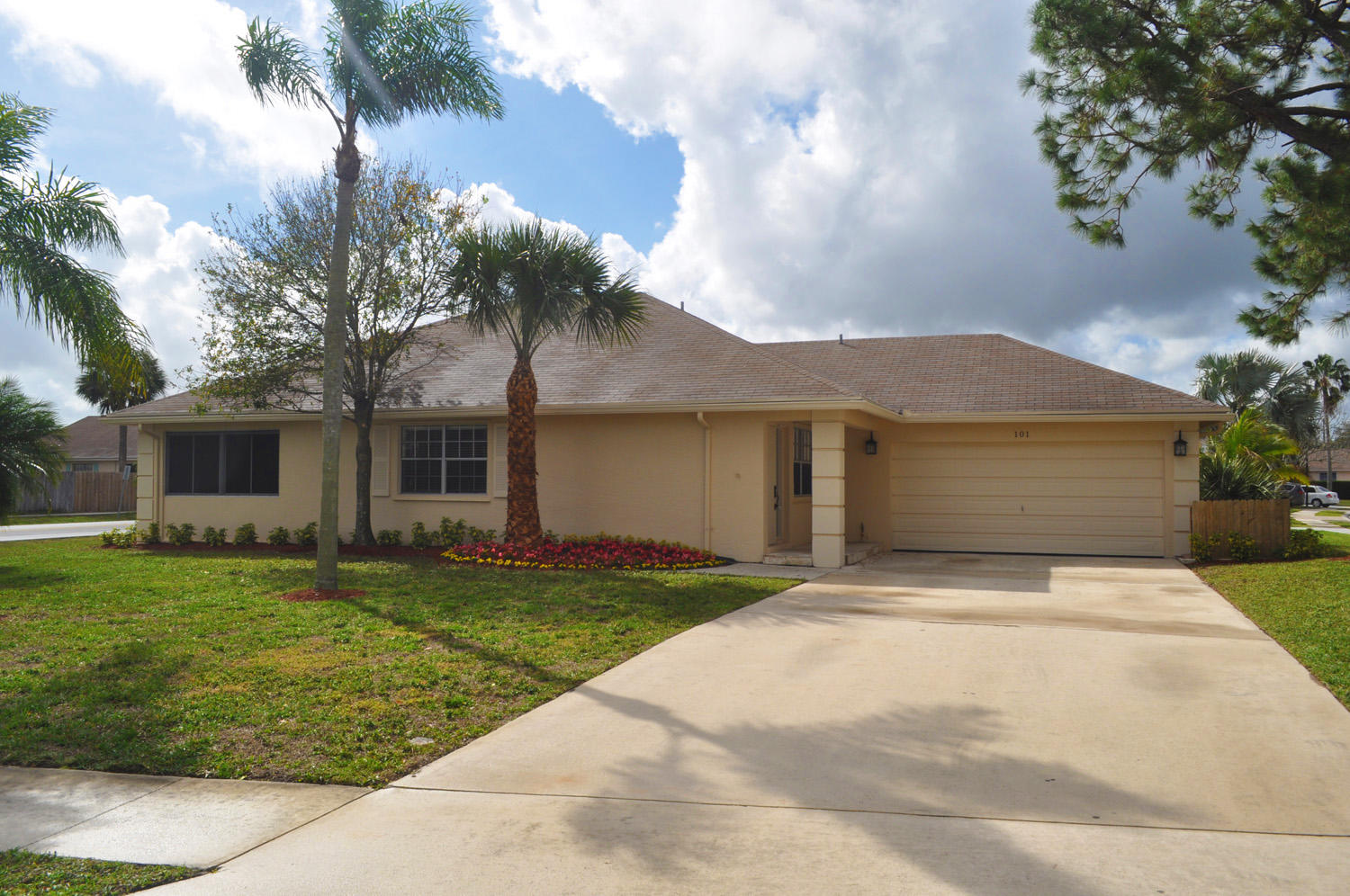101 Raintree Trail Jupiter, FL 33458 - Photo 2 of 28 FRONT OF HOUSE