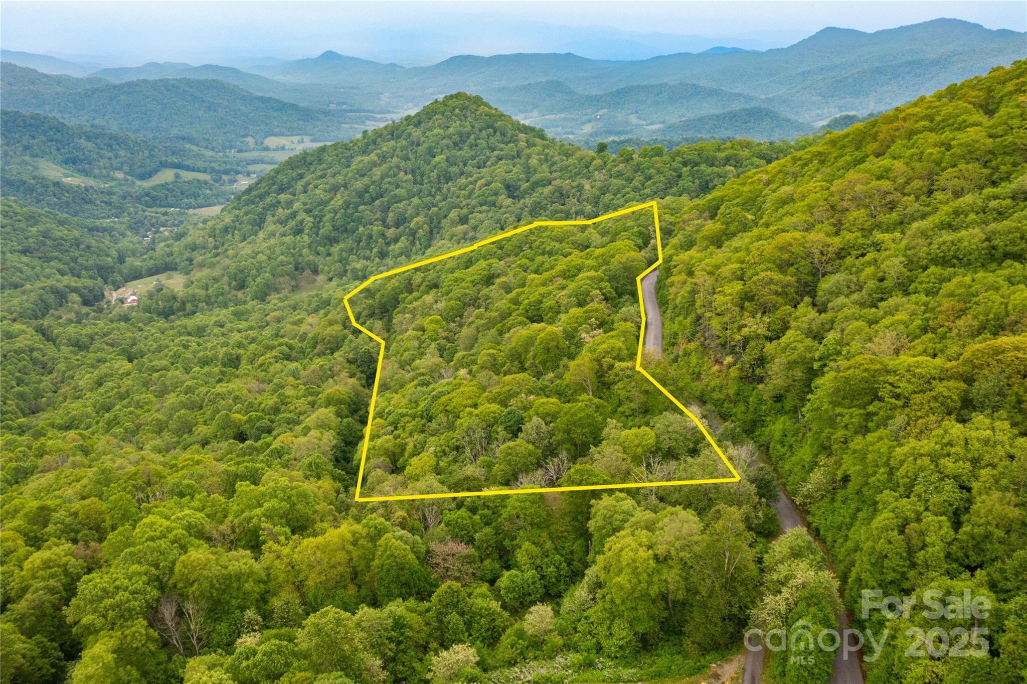 999 Mount Soma Boulevard Clyde, NC 28721 - Photo 3 of 10 a view of a tennis court