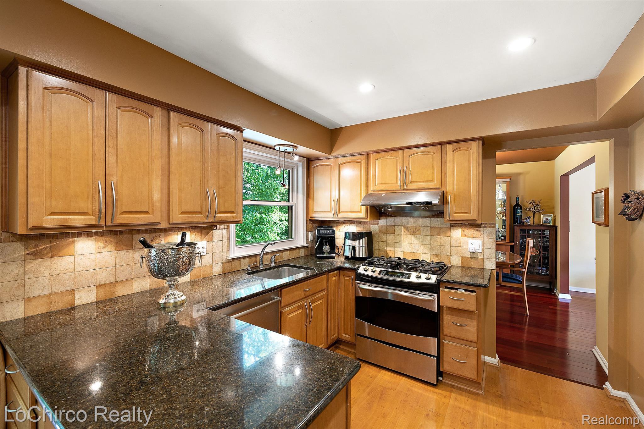 271 Whitney Drive Rochester, MI 48307 - Photo 8 of 53 Gallery Image 8