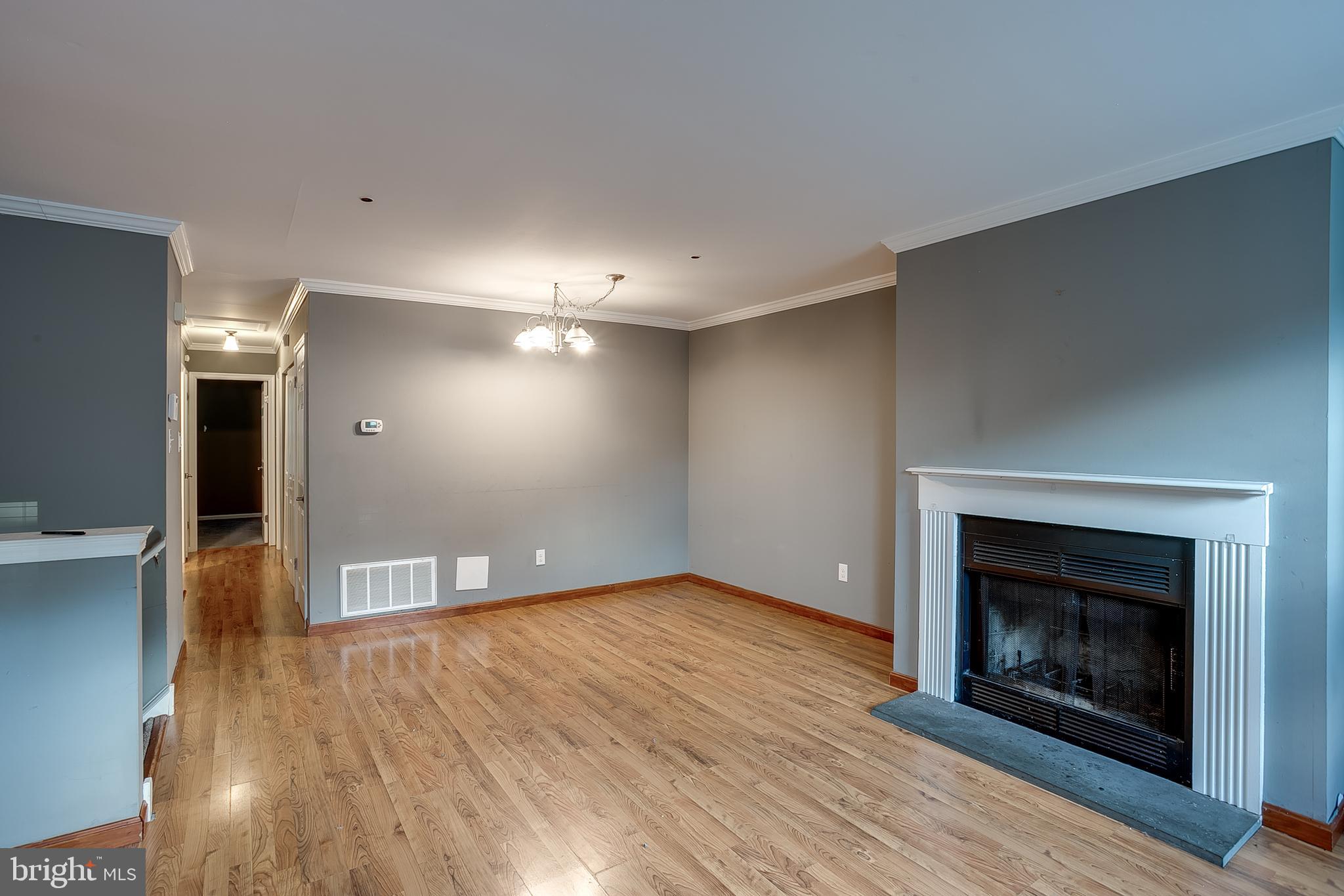 1003 Huntingdon Mews Clementon, NJ 08021 - Photo 3 of 13 Living Room/Dining Room