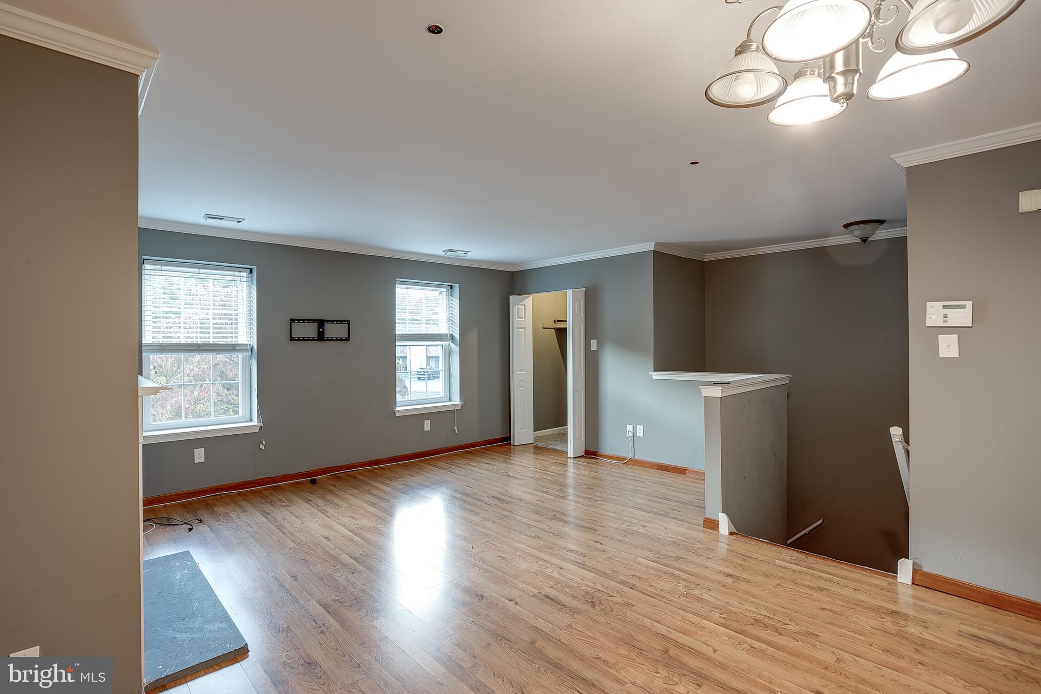 1003 Huntingdon Mews Clementon, NJ 08021 - Photo 4 of 13 Living Room/Dining Room