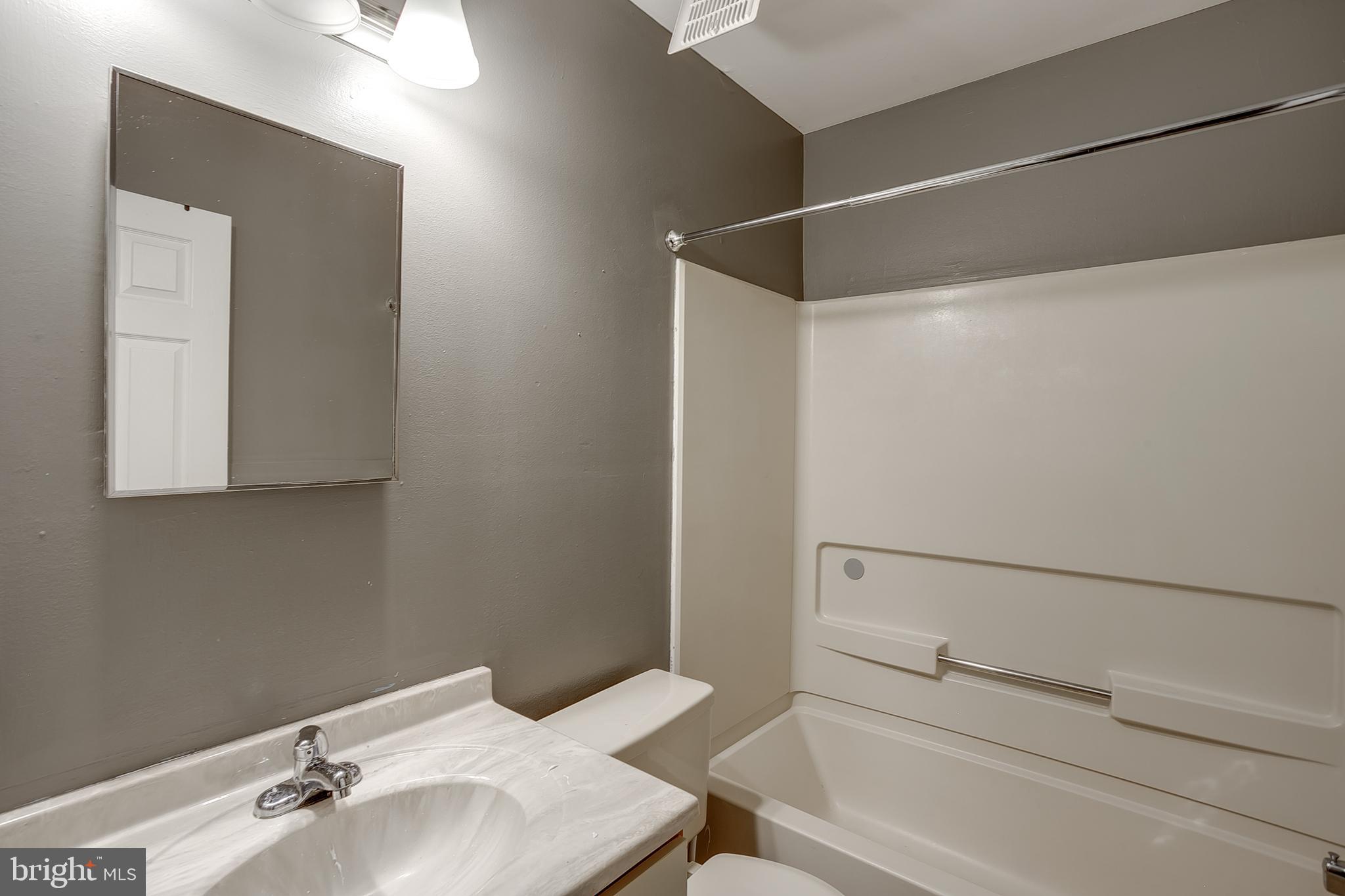 1003 Huntingdon Mews Clementon, NJ 08021 - Photo 10 of 13 Bathroom
