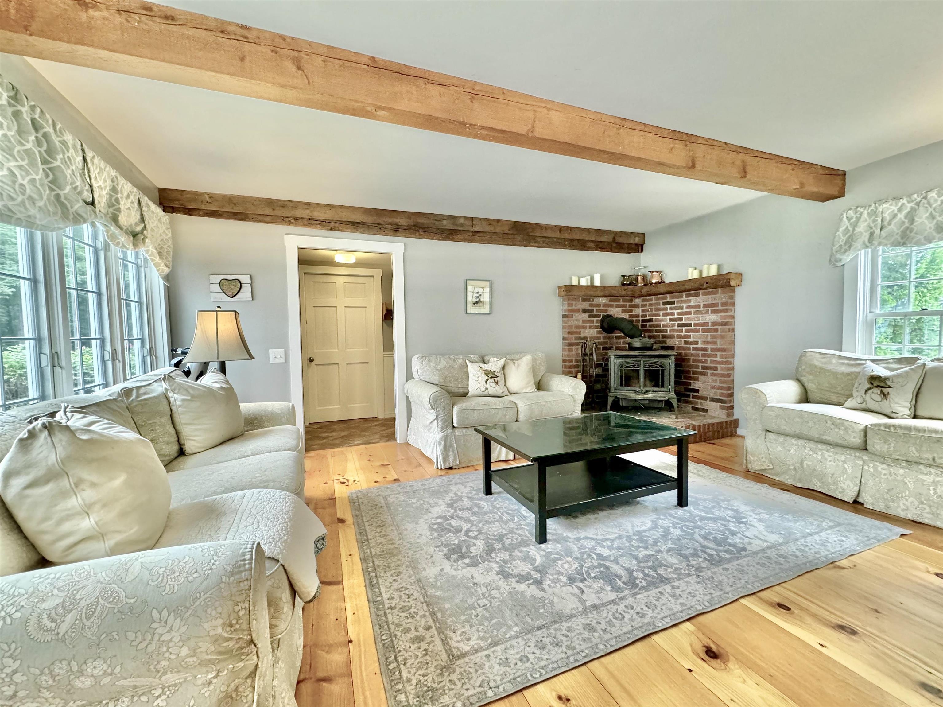 11 Foundry Street Amherst, NH 03031 - Photo 3 of 39