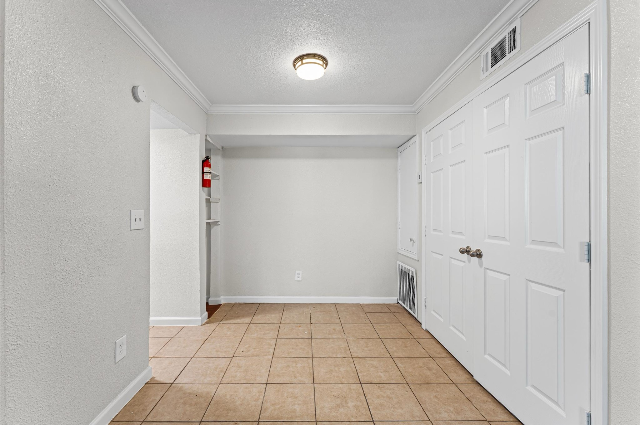 6161 Reims Road, Unit 1212 Houston, TX 77036 - Photo 7 of 17 a view of an empty room