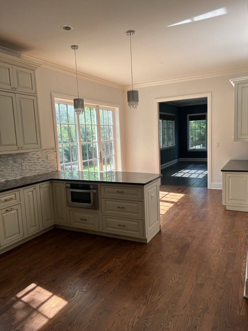 73 Locust Road Winnetka, IL 60093 - Photo 4 of 25