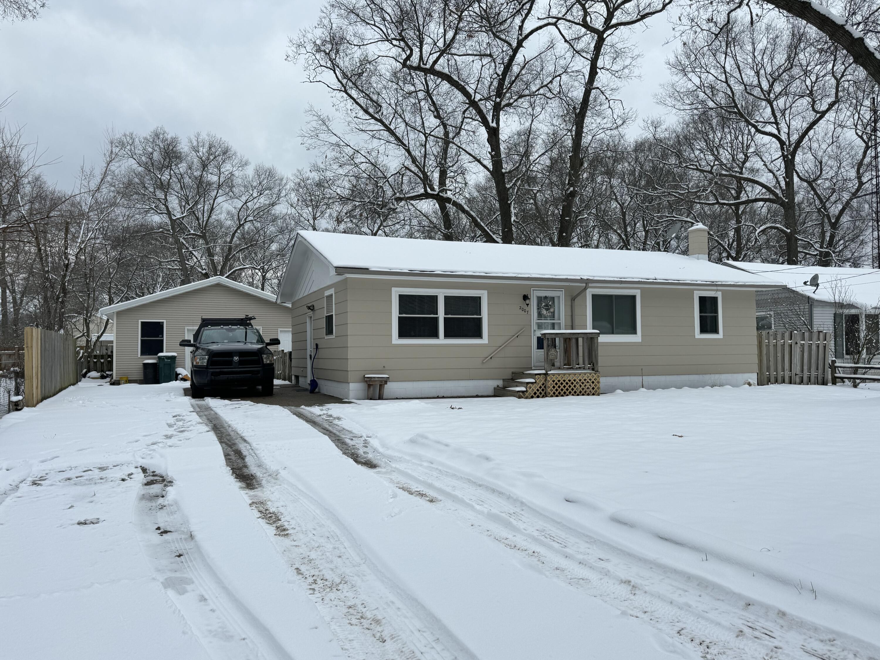 2007 Whitehall Road Muskegon, MI 49445 - Photo 1 of 28 IMG_6073