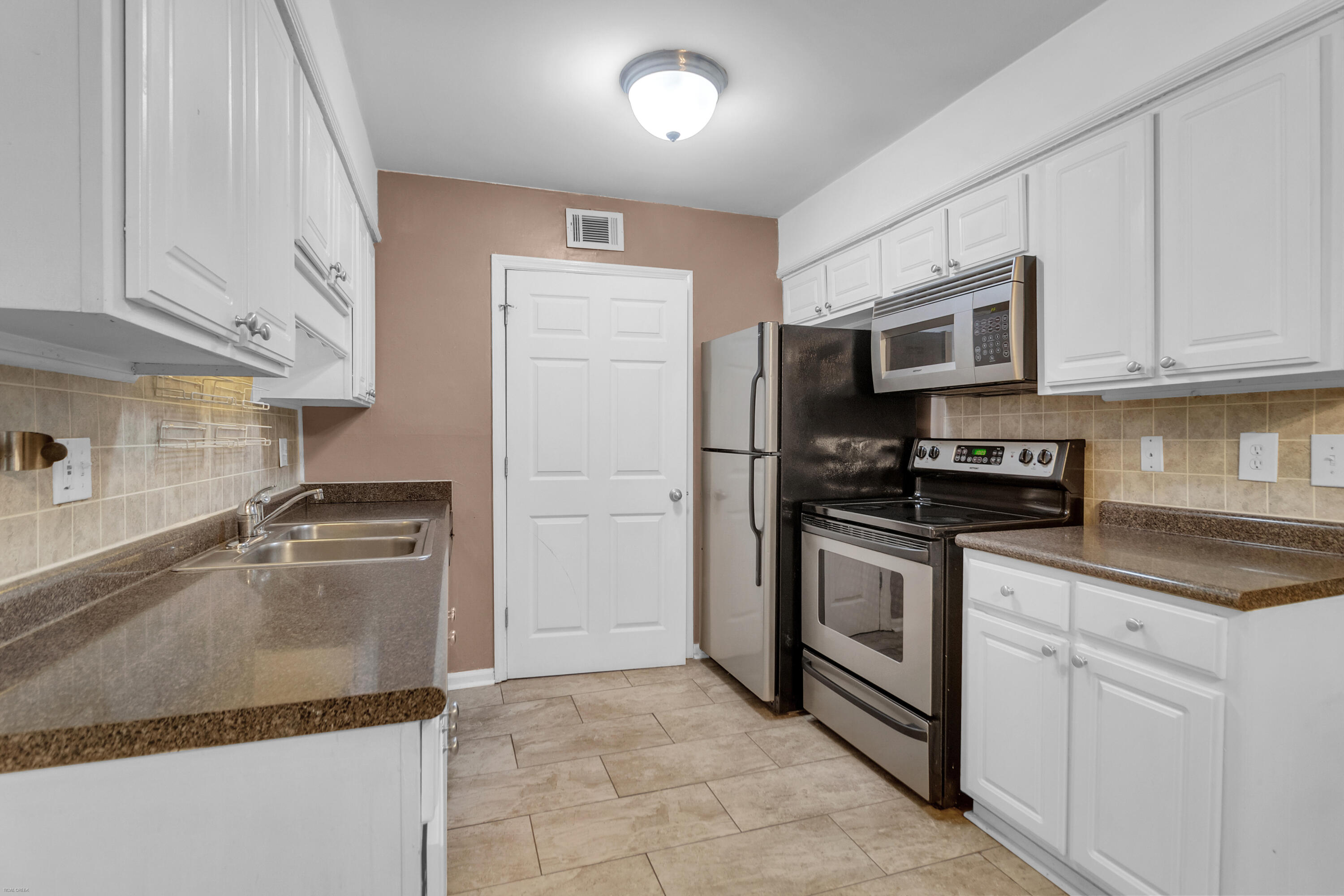 1402 Camp Road, Unit 7A Charleston, SC 29412 - Photo 12 of 34 Kitchen