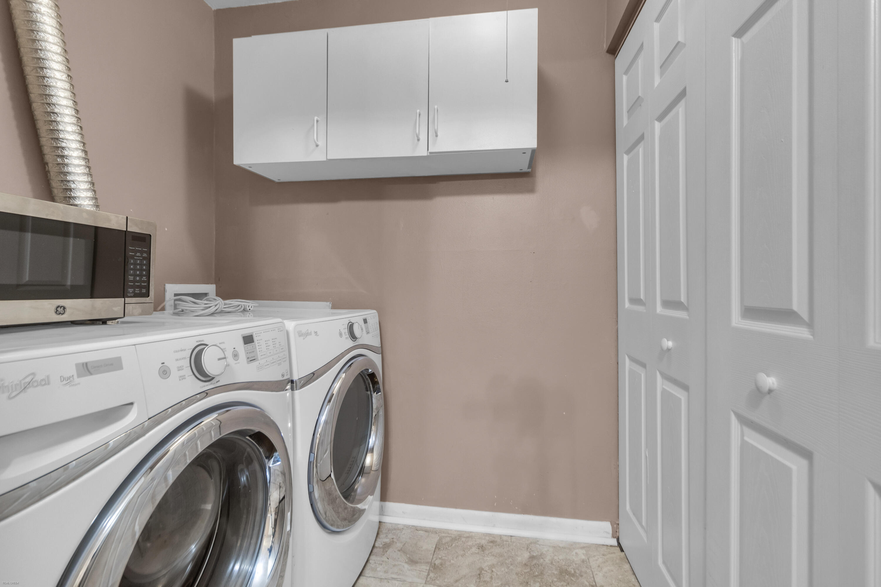 1402 Camp Road, Unit 7A Charleston, SC 29412 - Photo 15 of 34 Laundry Room