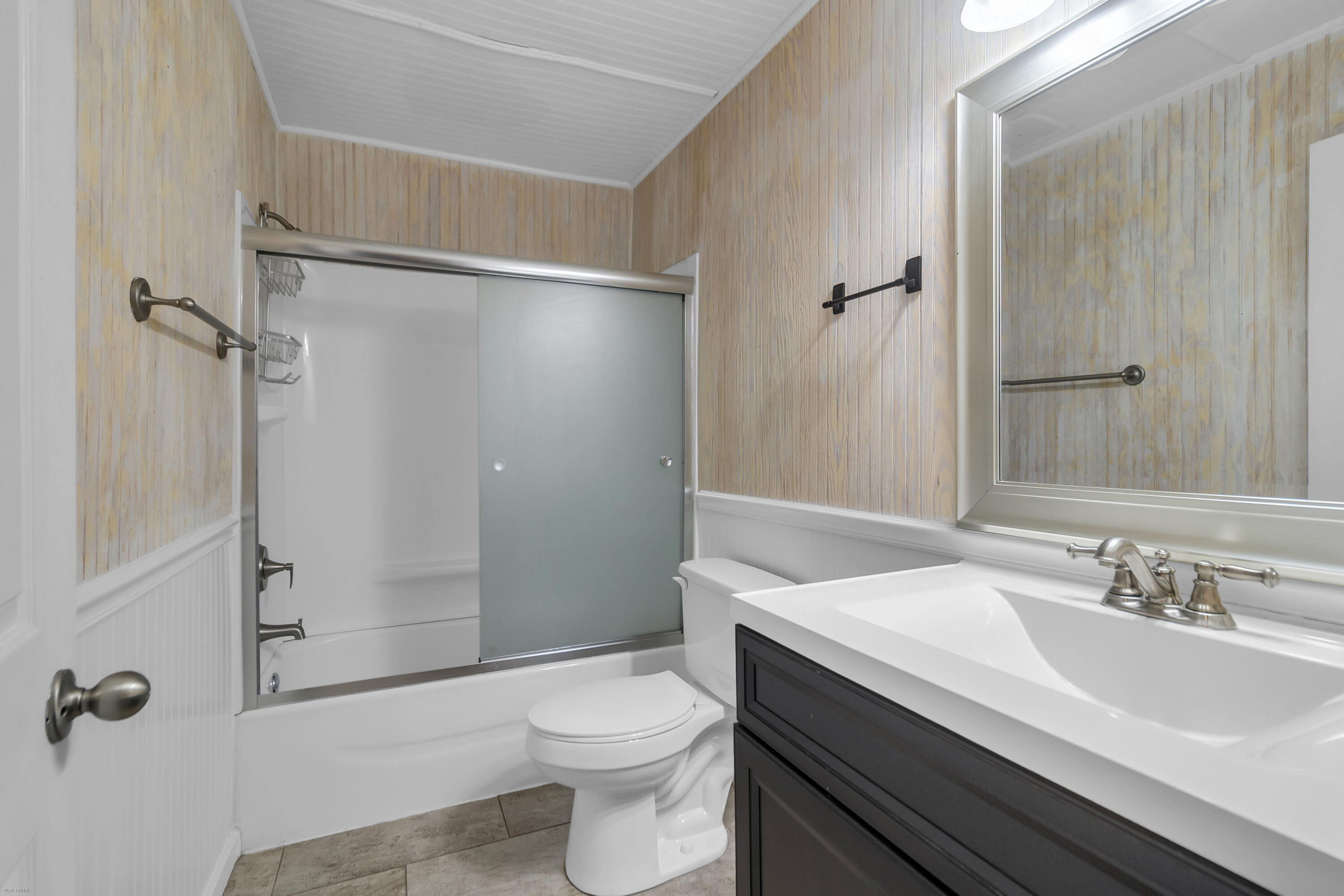 1402 Camp Road, Unit 7A Charleston, SC 29412 - Photo 19 of 34 Hall Bathroom