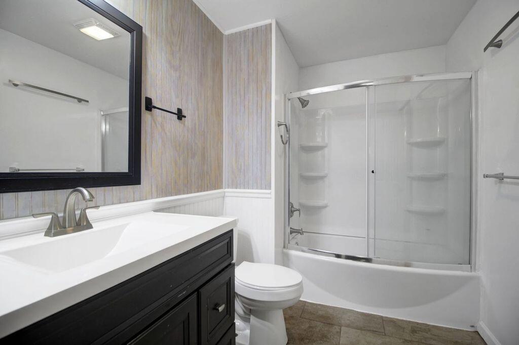 1402 Camp Road, Unit 7A Charleston, SC 29412 - Photo 23 of 34 Primary Ensuite Bath