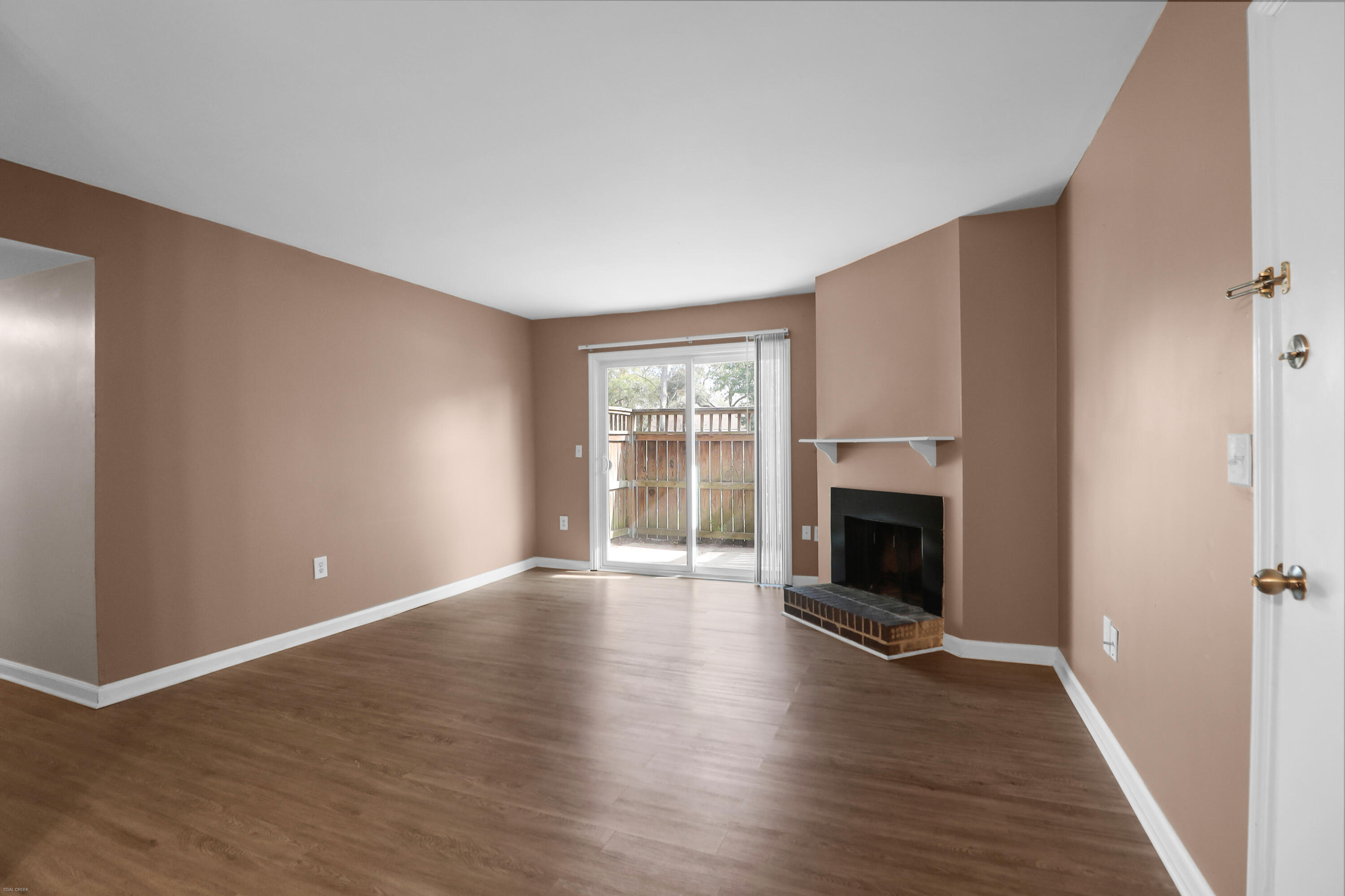 1402 Camp Road, Unit 7A Charleston, SC 29412 - Photo 5 of 34 Living Room