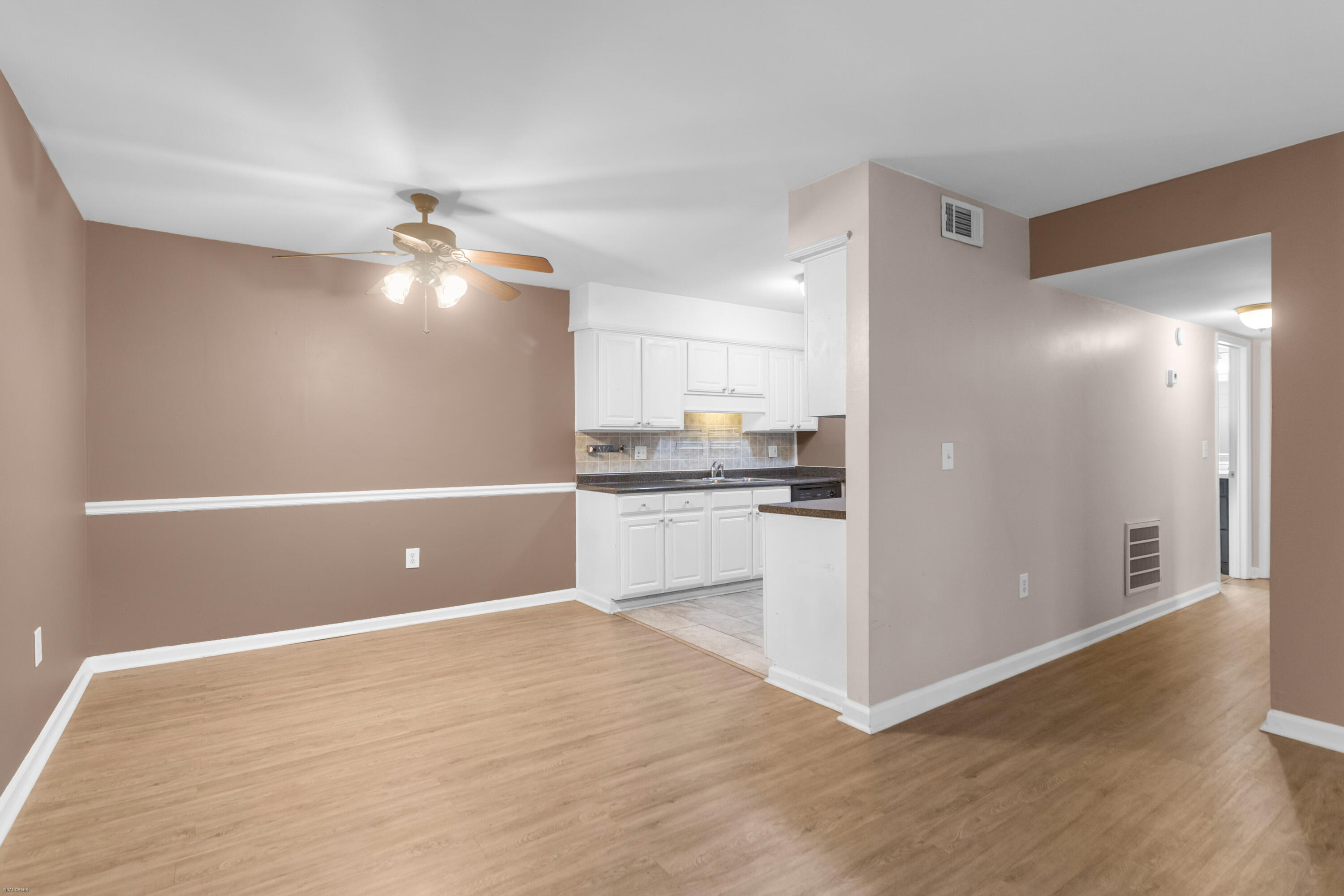 1402 Camp Road, Unit 7A Charleston, SC 29412 - Photo 9 of 34 Living Room