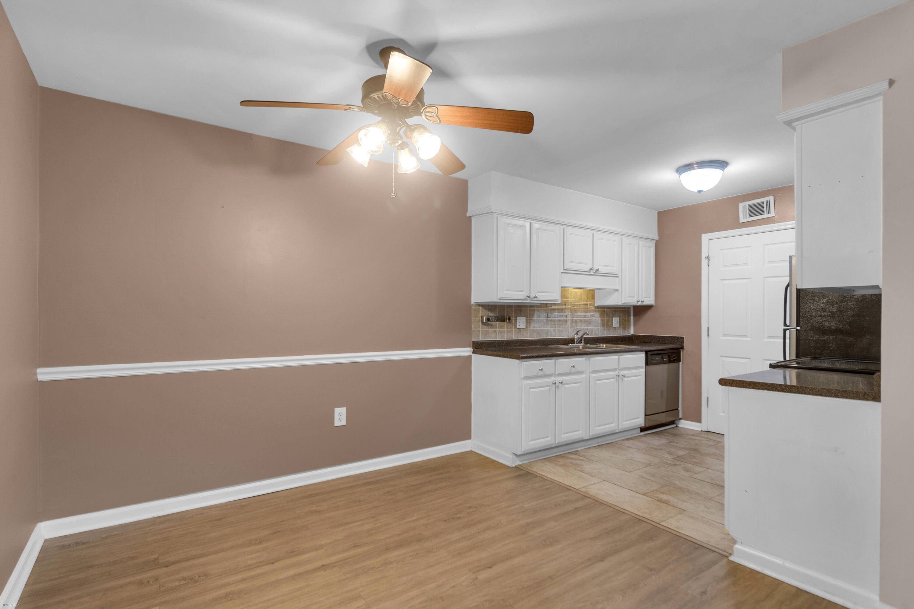 1402 Camp Road, Unit 7A Charleston, SC 29412 - Photo 10 of 34 Kitchen