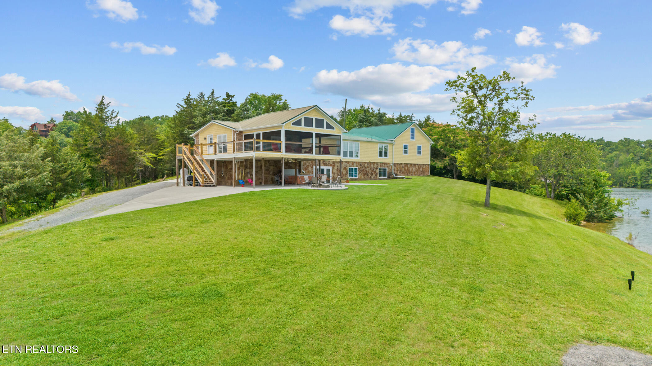 1002 Moonside Way Sevierville, TN 37876 - Photo 6 of 59 dji_20250612135734_0887_d