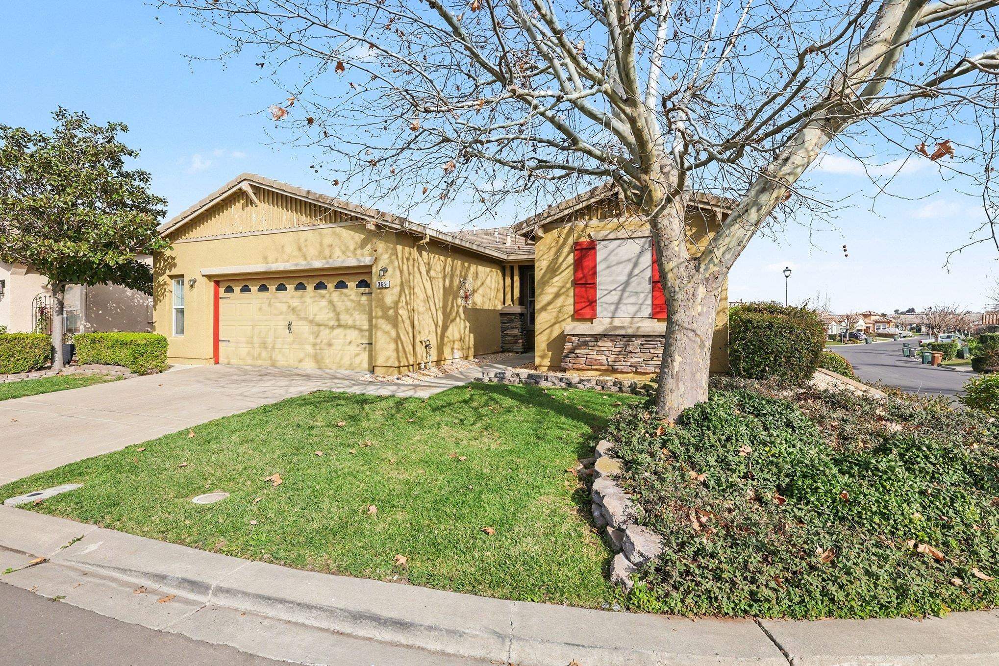 369 Whistling Straits Way Rio Vista, CA 94571 - Photo 3 of 28 a front view of a house with garden