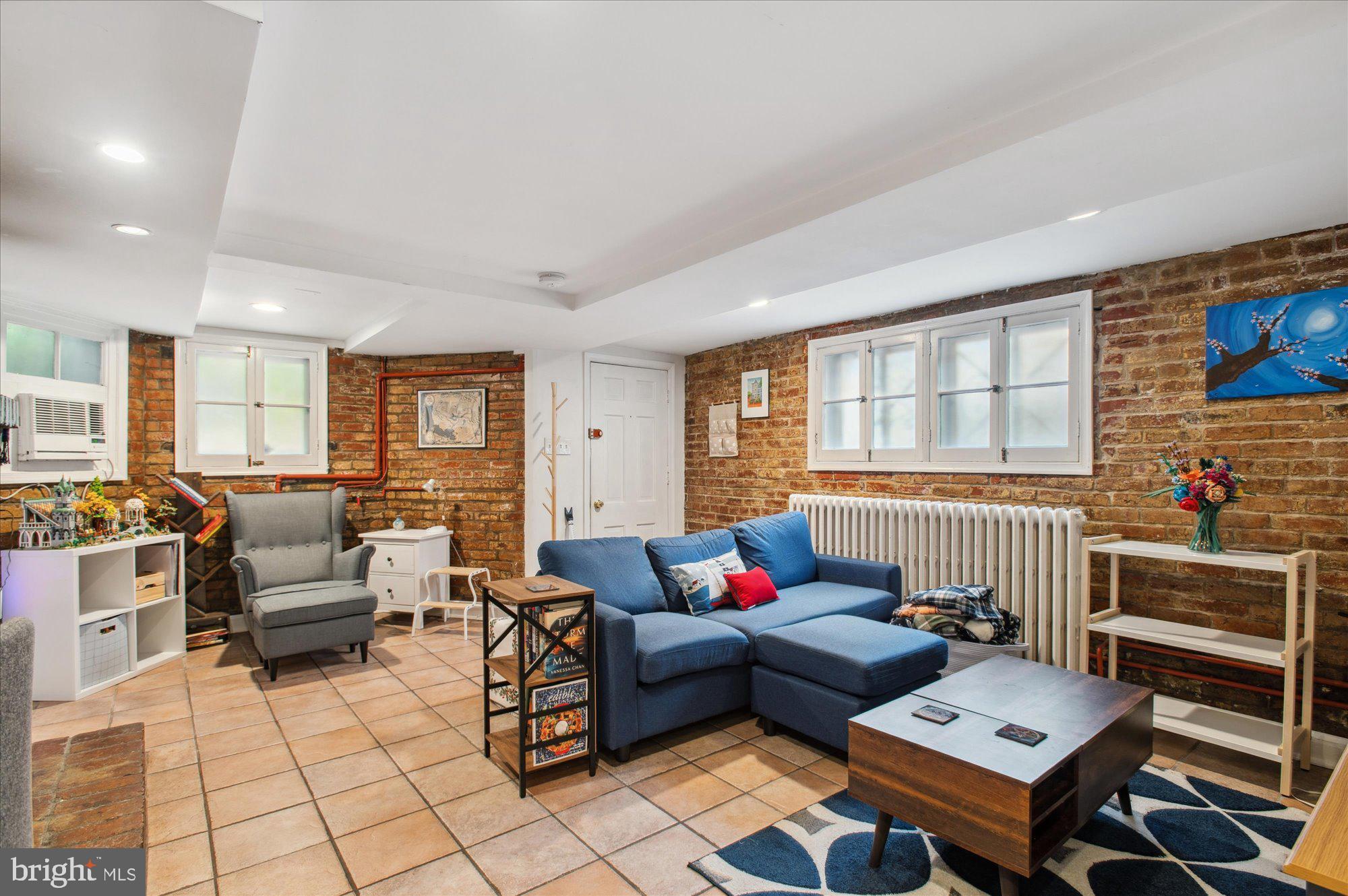 6 7th Street Southeast Washington, DC 20003 - Photo 28 of 33 Garden Apartment - Living Room