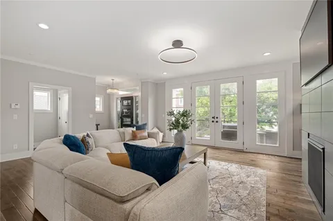 $790,000 | 725 West 44th Terrace, Kansas City, MO 64111