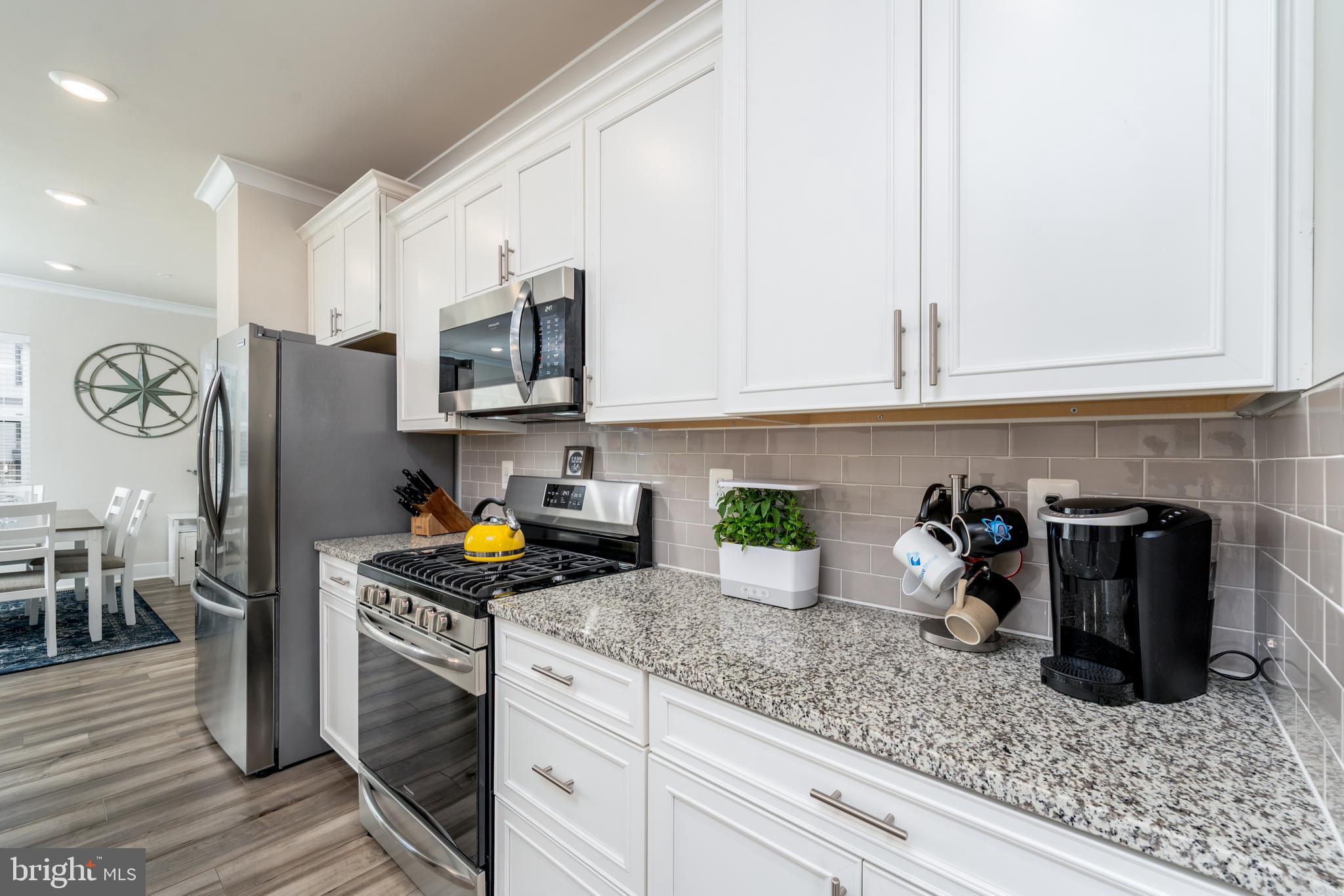 824 Teacher MItchell Road Glen Burnie, MD 21060 - Photo 5 of 46 Kitchen with stainless appliances