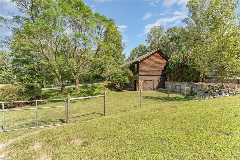 2975 Motsinger Road Winston-Salem, NC 27107 - Photo 4 of 30 Gallery Image 4