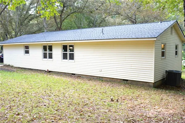 a view of a house with a backyard