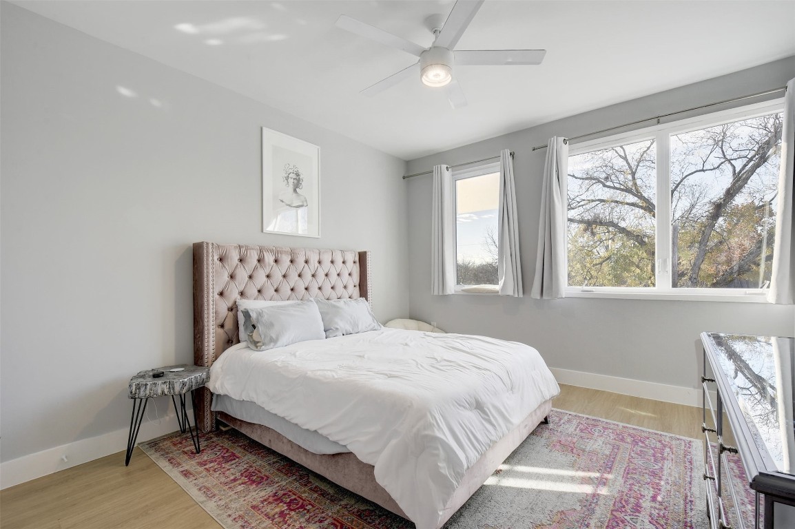 2709 East 5th Street, Unit 2303 Austin, TX 78702 - Photo 9 of 18 a bedroom with a large bed and a window
