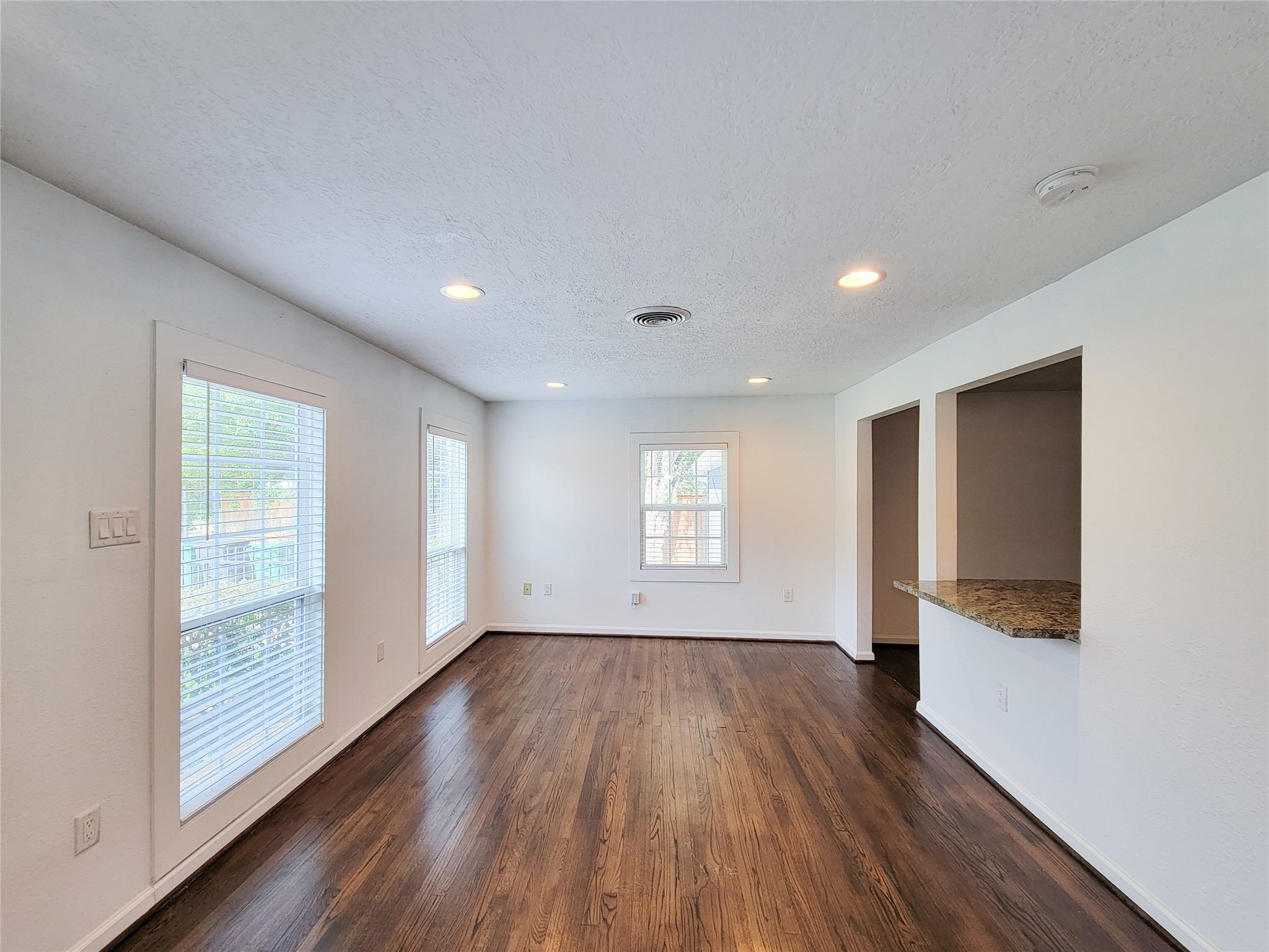 728 East 13th Street Houston, TX 77008 - Photo 7 of 26