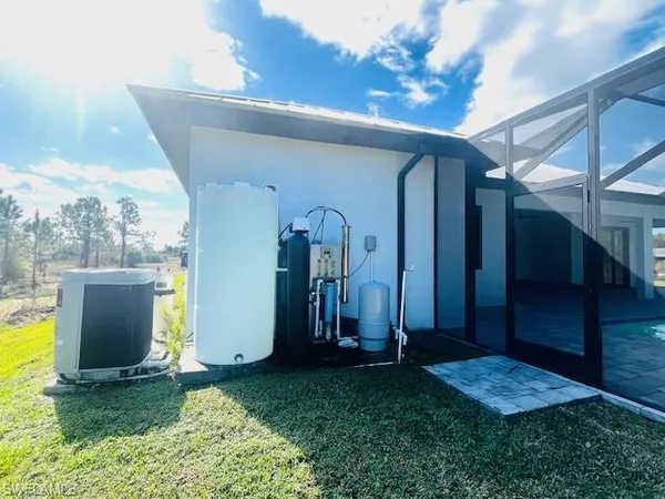 a view of a yard in front of house